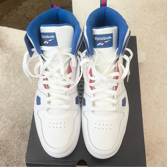 **SOLD** Basketball shoes - Picture 3 of 5